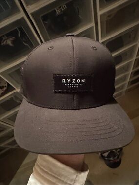 Men's Ryzon Black Performance Snapback Hat
